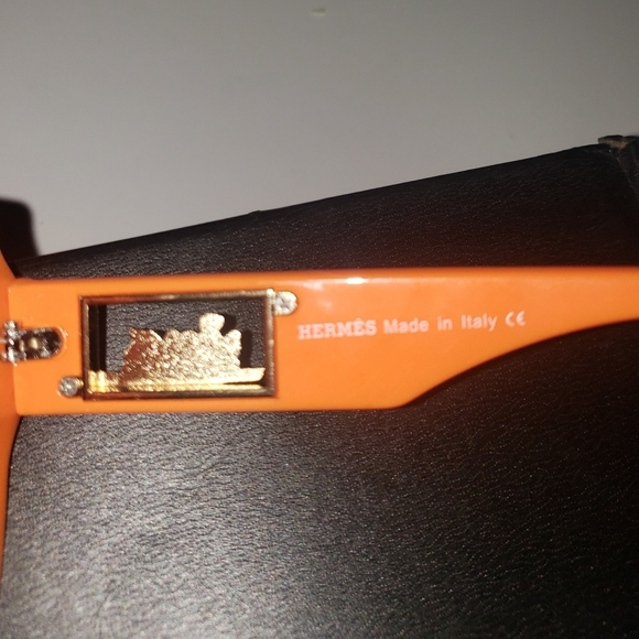 Women Sunglasses - Picture 2 of 5